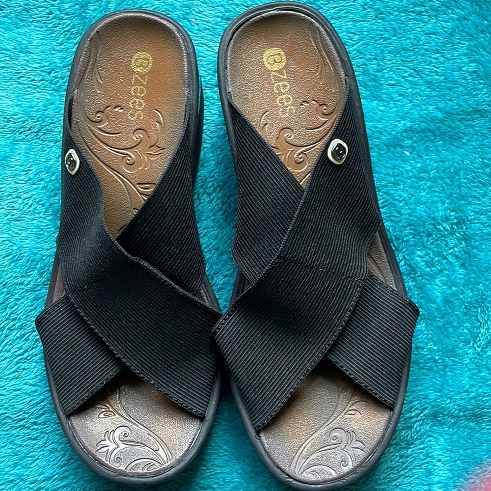 Bree’s black sandals size 7